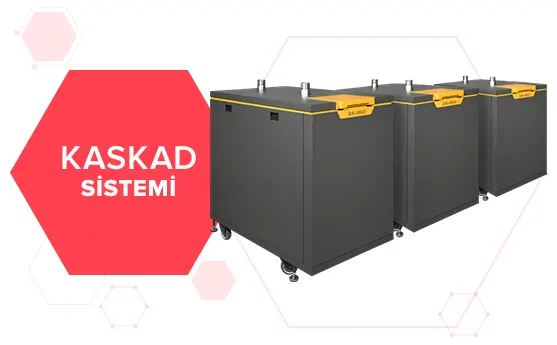 Üç adet sistem cihazı yan yana, metinde ''Kaskad Sistem'' yazıyor, geometrik şekiller var