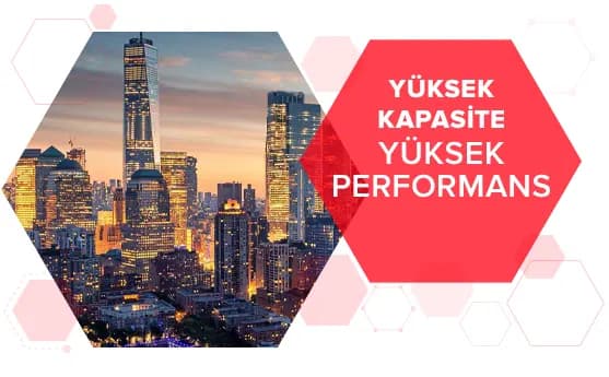 Gökdelenlerin olduğu büyük şehir manzarası, yüksek kapasiteli ve yüksek performanslı vurgusu var