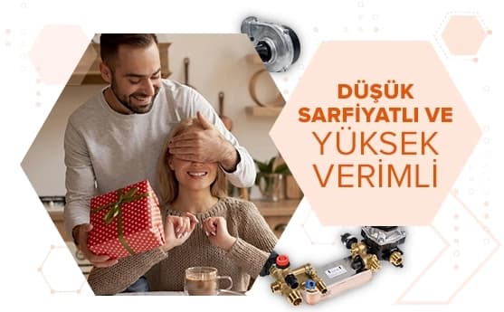 Görselde mutfakta mutlu bir aile var. Kız, gözleri kapalı gülerek hediye alıyor. Sağ üstte “Düşük Sarfiyatlı ve Yüksek Verimli” yazıyor