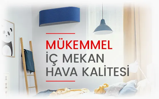 Modern odada, yatak, duvarda resim ve lamba var, temiz hava ve yüksek iç mekan hava kalitesi vurgulanıyor