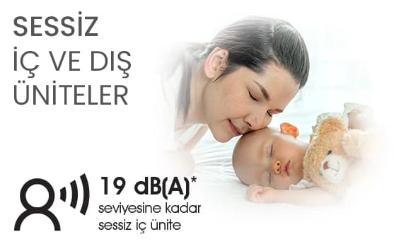 Anne ve bebek, sessiz ortamda birlikte uyuyor, iç ve dış ünitelerin ses seviyesi oldukça düşük